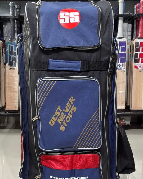 SS Player Duffle 6 Bat Pocket